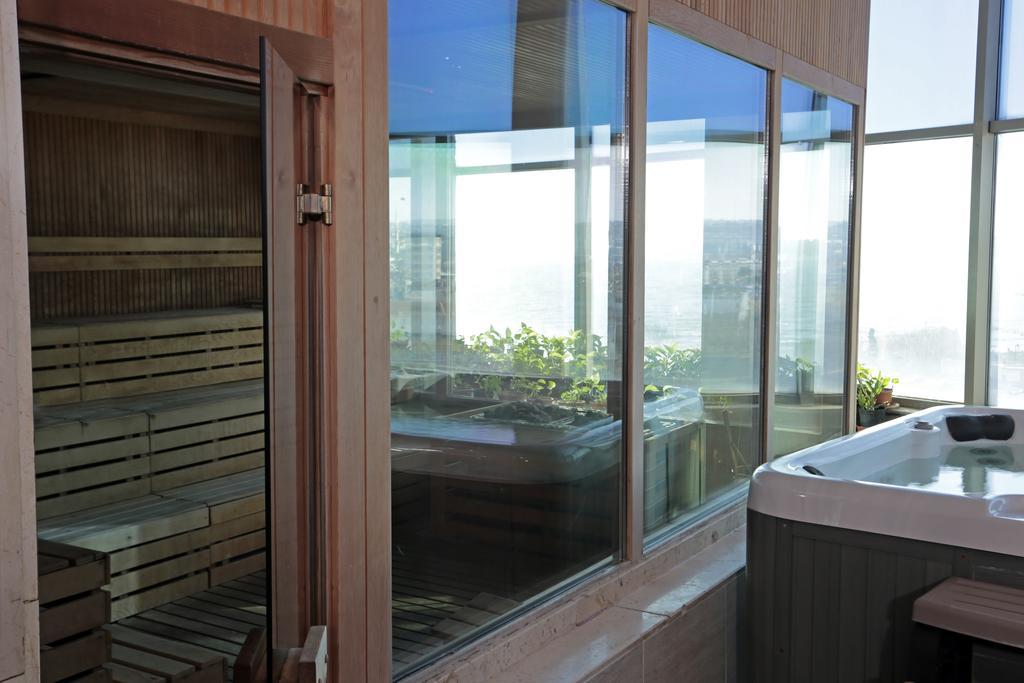 Eser Premium Hotel & Spa Buyukcekmece Bagian luar foto A sauna in a spa