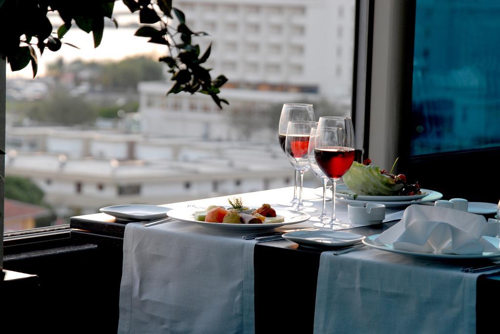 Eser Premium Hotel & Spa Buyukcekmece Bagian luar foto A table set for dinner
