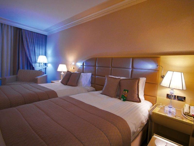 Eser Premium Hotel & Spa Buyukcekmece Bagian luar foto A room at the hotel