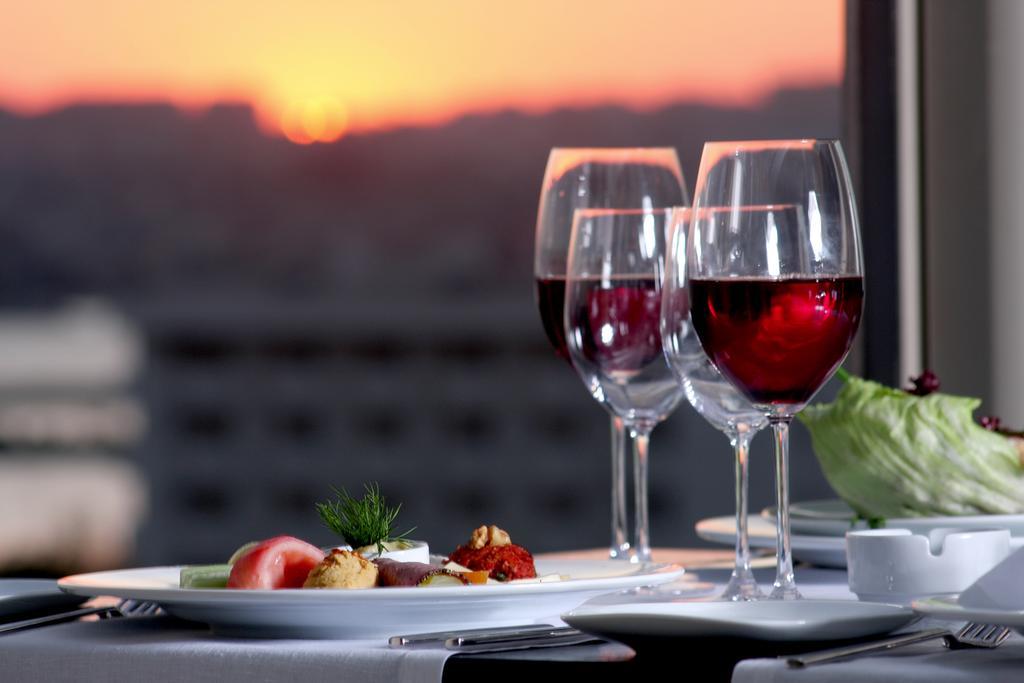 Eser Premium Hotel & Spa Buyukcekmece Bagian luar foto Wine glasses