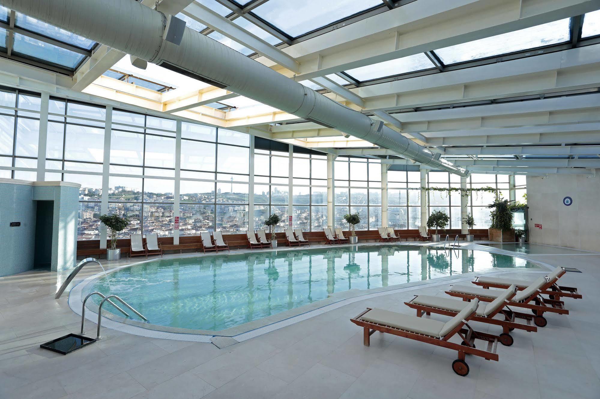 Eser Premium Hotel & Spa Buyukcekmece Bagian luar foto The pool at the Westin Palace, Brussels